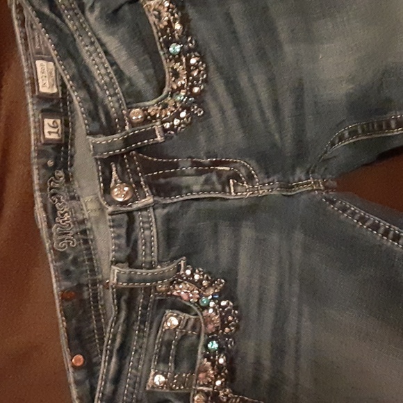 Miss Me Capris - Picture 2 of 8